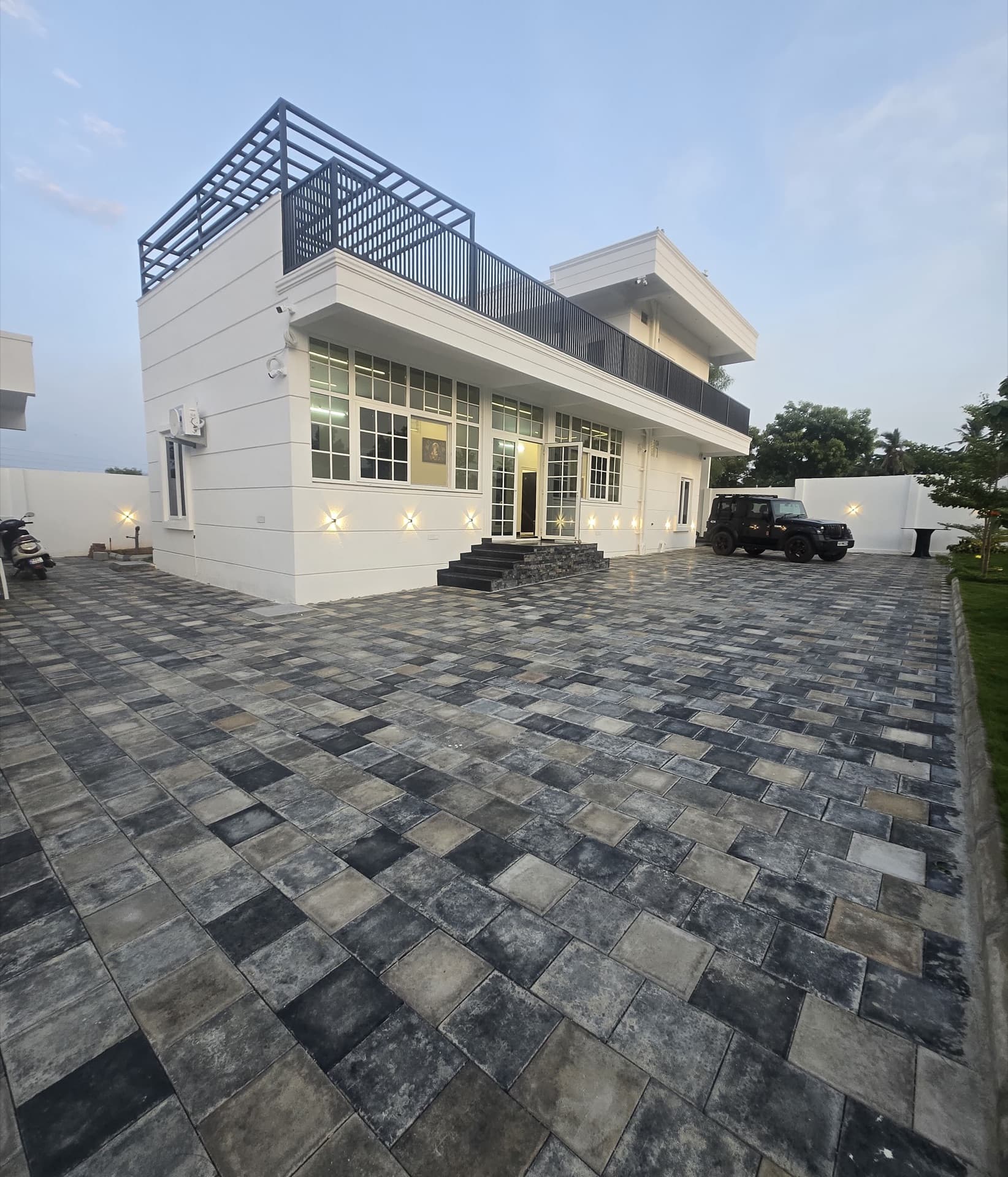 Villa frontage with rooftop pergola and courtyard